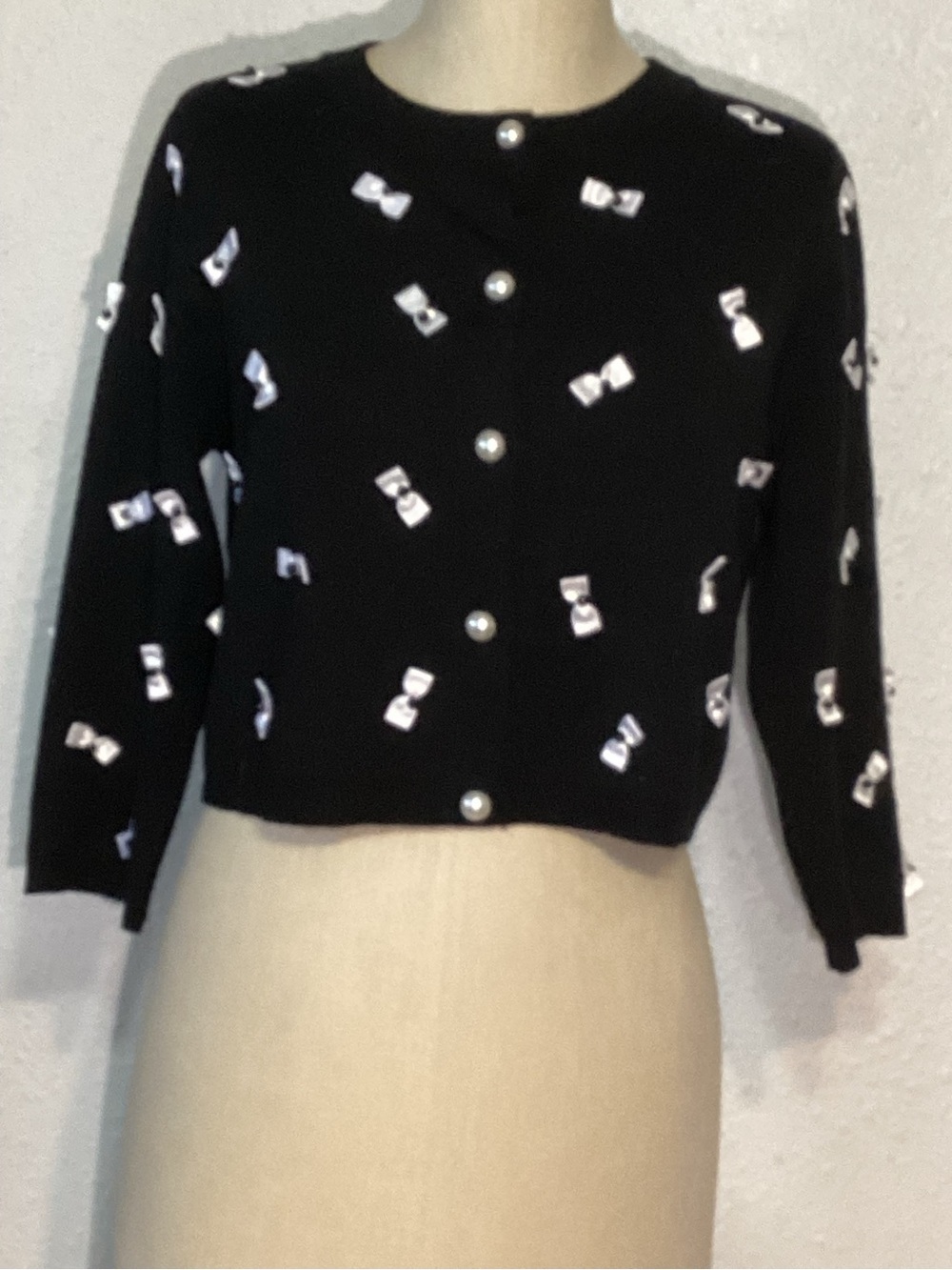 Alice + Olivia Daroda cropped bow Black Cardigan size medium - Picture 6 of 9